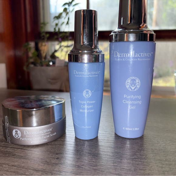 Dermalactives Skincare Set - cleansing gel, moisturizer & facial scrub. - Picture 2 of 10